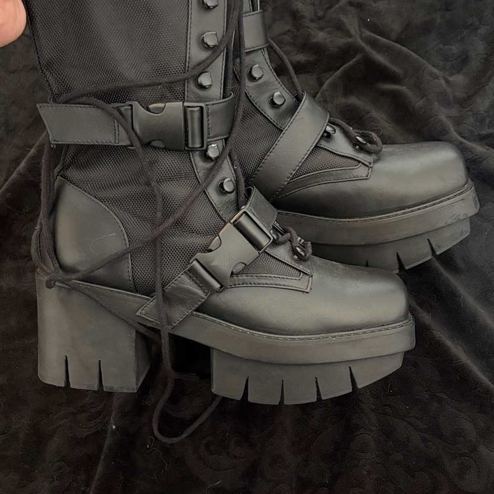darker waves 🌊 buckle/lace-up combat style boots - Picture 3 of 10